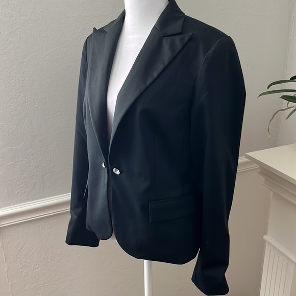 How & Wen black blazer - Picture 3 of 7
